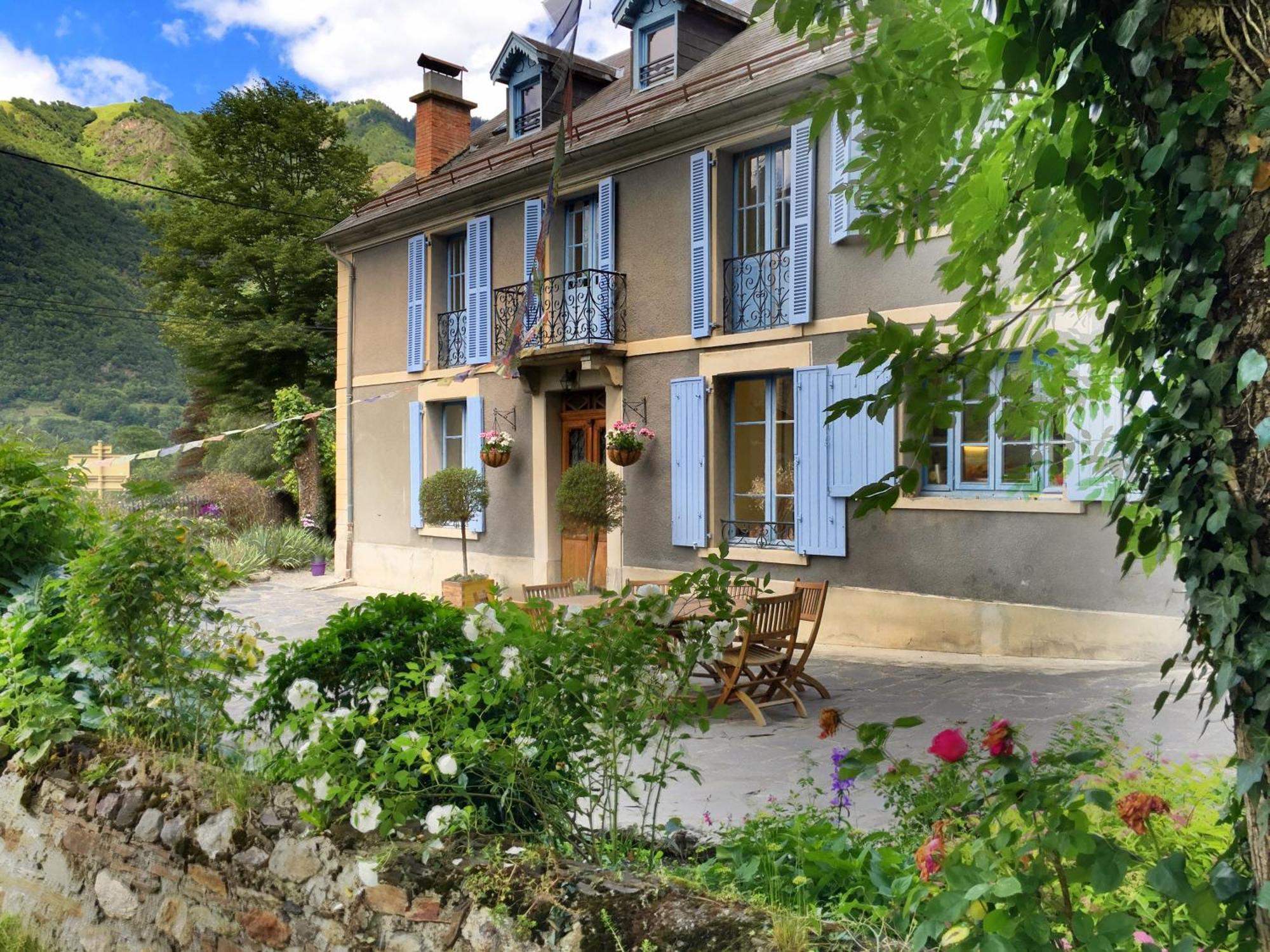 Papilio Bed & Breakfast Montauban-de-Luchon Exterior photo